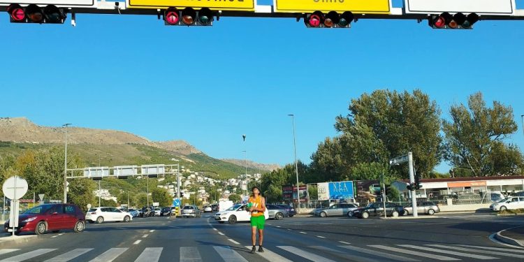 FOTO Žongler na raskrsnici na TTTS-u “zabavlja” vozače