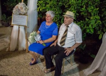 FOTO/VIDEO Život ih nije mazio, no Stole i Marija su uz djecu i unučad dočekali 50 godina braka