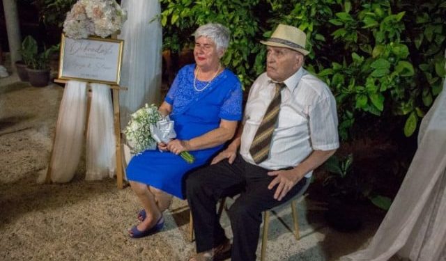 FOTO/VIDEO Život ih nije mazio, no Stole i Marija su uz djecu i unučad dočekali 50 godina braka