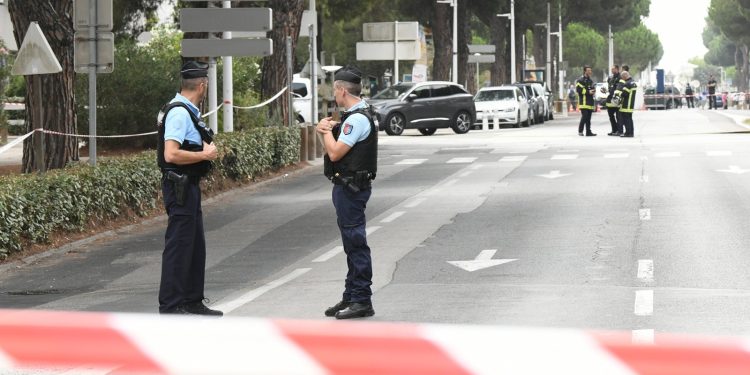 ZAPALJENA SINAGOGA U eksploziji koja je uslijedila na jugu Francuske ozlijeđen policajac | NACIONAL.HR