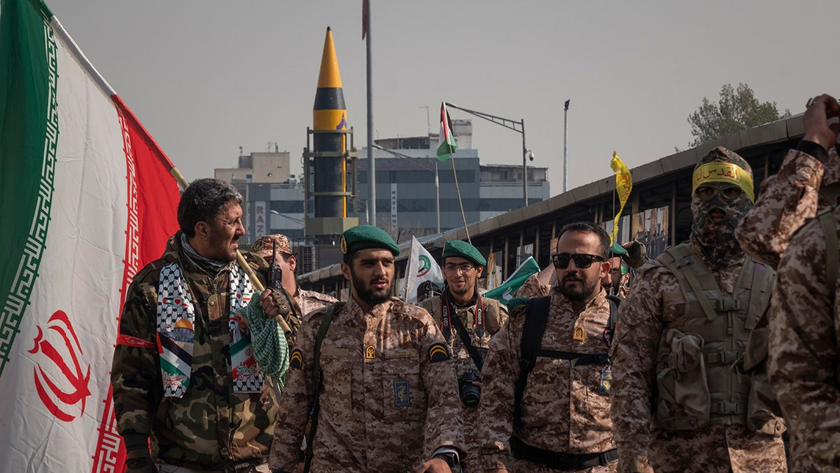 Iranska revolucionarna garda s prikazom projektila