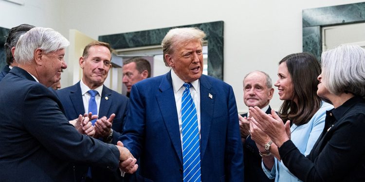 Graham poziva Trumpa da se usredotoči na politiku protiv Harrisa, upozorava da ‘showman’ možda neće pobijediti