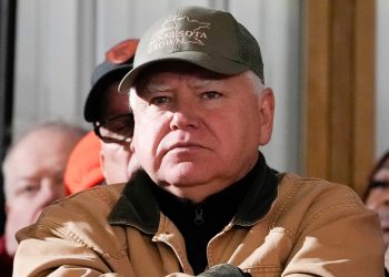 Guverner Minnesote Tim Walz ranije je bio optužen za DUI u matičnoj državi Nebraska
