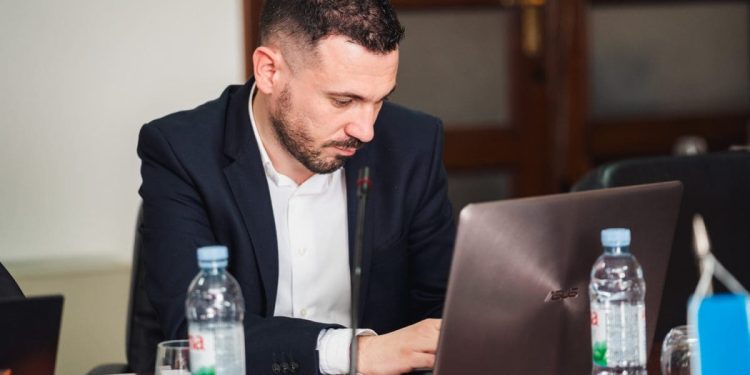 HDZ-ov gradski vijećnik: “Uhljebljivanje u JUPŠ Marjan, gradonačelnik bez komentara”