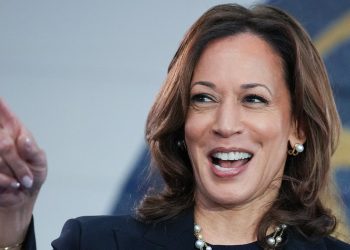 Harris izbjegava napade flip-flopa dok bezlični surogati prelaze na ključne pozicije: ‘Igranje politike’
