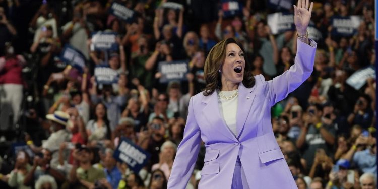 Harris prikupio 12 milijuna dolara na prikupljanju sredstava u San Franciscu dok Pelosi dočekuje potpredsjednika kod kuće