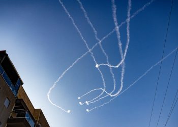 Hezbollah ispalio stotine raketa na Izrael (VIDEO) — RT World News