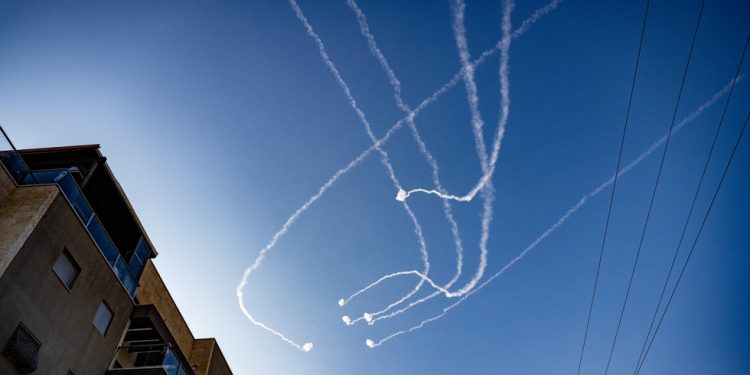 Hezbollah ispalio stotine raketa na Izrael (VIDEO) — RT World News