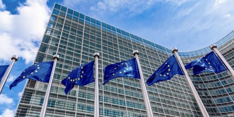 Hladan tuš iz Europske komisije za Slovačku i Mađarsku