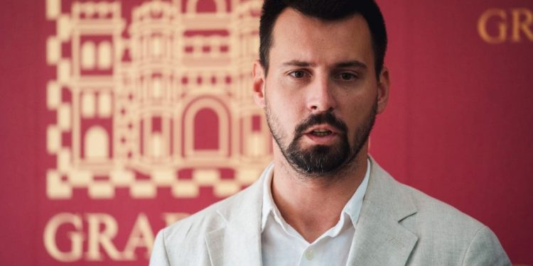 IVOŠEVIĆ JE BIJESAN: “Andrija Mikulić (HDZ) nezakonito je odbio dostaviti Gradu Splitu rješenja i zapisnike o provedenim inspekcijskim nadzorima na području sjeverne luke”
