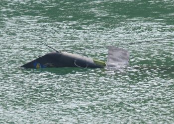 IZVLAČENJE HELIKOPTERA Zamućena voda i mulj u Jablaničkom jezeru otežavaju akciju