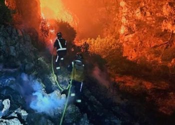 Ima ozlijeđenih vatrogasaca u Tučepima: “Trebat će još odmoriti snage da se možemo mijenjat”