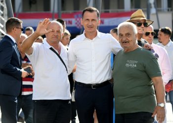 Impresivno Primorčevo poslovno carstvo: Koliko zarađuju zaposlenici predsjedničkog kandidata?