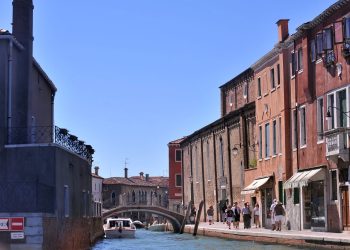 Istraživači su pronašli više od 100 antičkih staklenih predmeta tijekom ronjenja u bugarskom zaljevu Chengene Skele