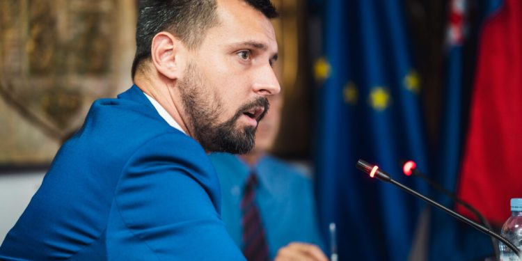 Ivošević dao punu podršku Hvaranima i sasuo paljbu prema HDZ-ovcima: “Žele nagraditi nasilništvo nezakonitom legalizacijom”