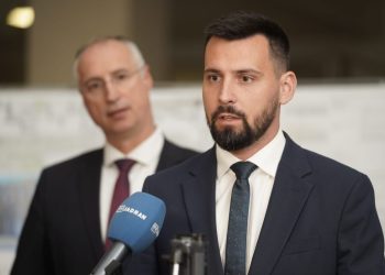 Ivošević odgovorio Rossi: “Hvarani još vam je i dobro kad vidimo kakav biser imate u Gradskom vijeću”