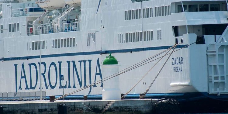 Jadrolinija mora platiti odštetu putniku koji je 2019. pao na trajektu “Zadar!”