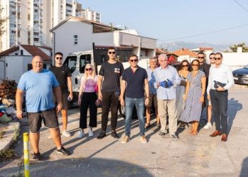 Javio se i predsjednik HDZ-ove Mladeži: “Isprike direktoru Karoglanu ako su ga građani omeli u ispijanju koktela na godišnjem odmoru”