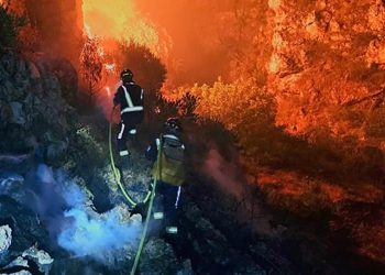 Još uvijek gori u Tučepima i u Vrsinama kod Trogira, u skradinskom zaleđu nema otvorene vatre