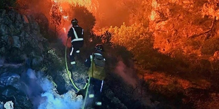 Još uvijek gori u Tučepima i u Vrsinama kod Trogira, u skradinskom zaleđu nema otvorene vatre