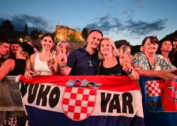 KAKVE EMOCIJE! Vukovar, Gospić, Zagreb, Berlin… Hrvati iz svih dijelova svijeta su stigli na domoljubni koncert