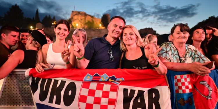 KAKVE EMOCIJE! Vukovar, Gospić, Zagreb, Berlin… Hrvati iz svih dijelova svijeta su stigli na domoljubni koncert