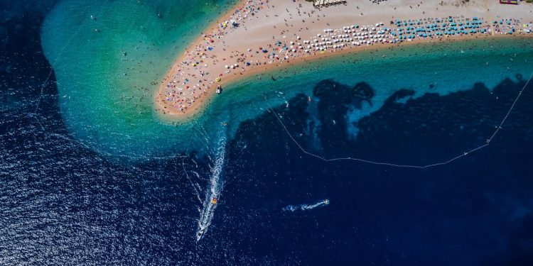 KLIMATSKE PROMJENE ‘Plaža Zlatni rat i dalje će se smanjivati i mijenjati svoj izgled’ | NACIONAL.HR