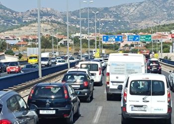 KOLONE Usporeno se vozi na prilazima Splitu, Stobreču, Makarskoj i Dubrovniku