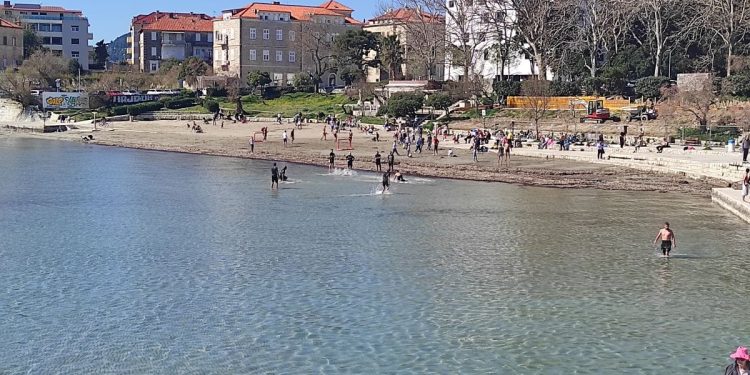 “KRASNI” RODITELJI Maloljetnik se sumnjiči za više krađa sa splitskih Bačvica i provalu u kiosk