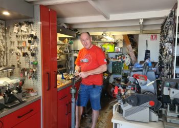 Kada ste zadnji put bili u postolara? U Splitu ih je danas svega nekoliko: ‘Kad sam počeo dnevno smo imali 40-50 pari cipela, a danas…’