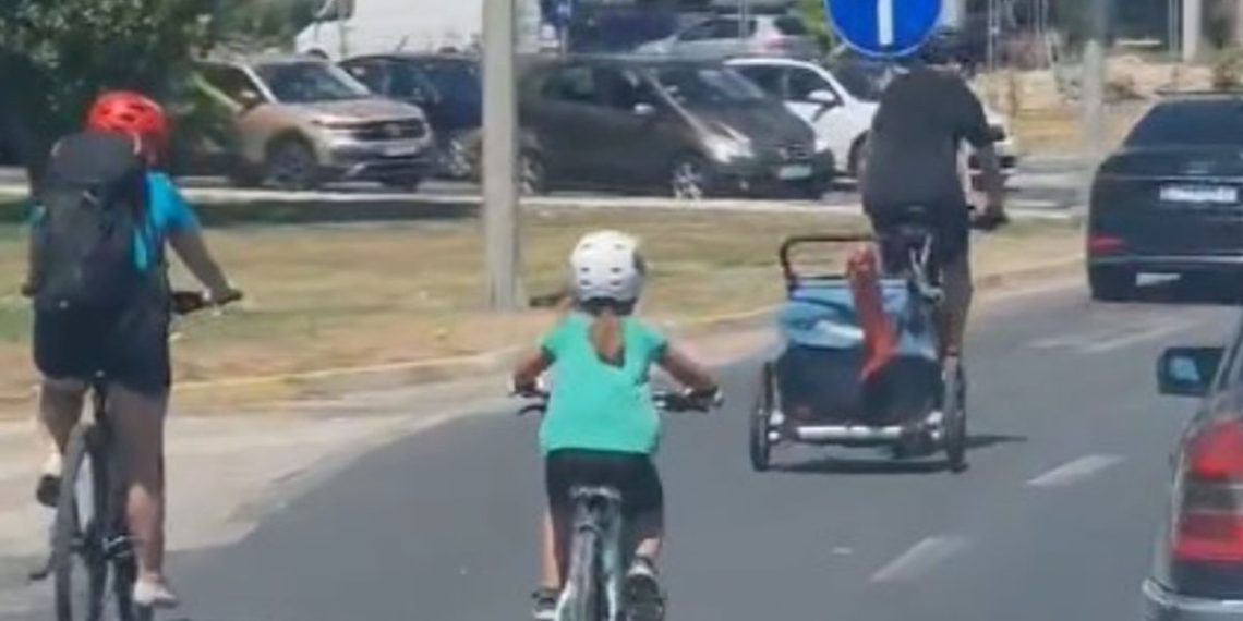 Kako se ovo dogodilo? Ovi su snimljeni na brzoj cesti, zauzeli su cijelu prometnu traku