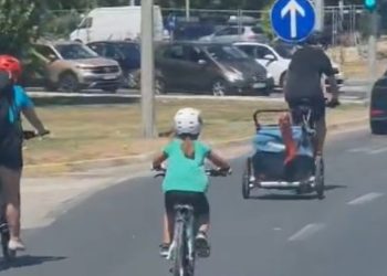 Kako se ovo dogodilo? Ovi su snimljeni na brzoj cesti, zauzeli su cijelu prometnu traku