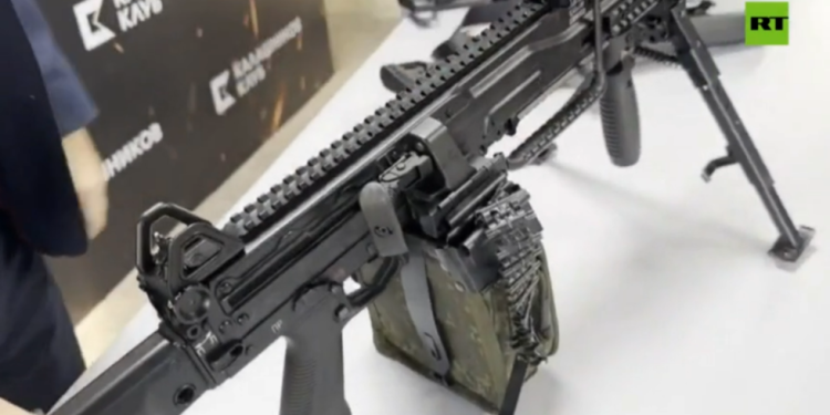 Kalašnjikov predstavio novi mitraljez i bacač granata (VIDEO) — RT Rusija i bivši Sovjetski Savez