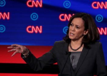 Kamala Harris prikazuje oglase s naslovima lažnih vijesti – Axios — RT World News