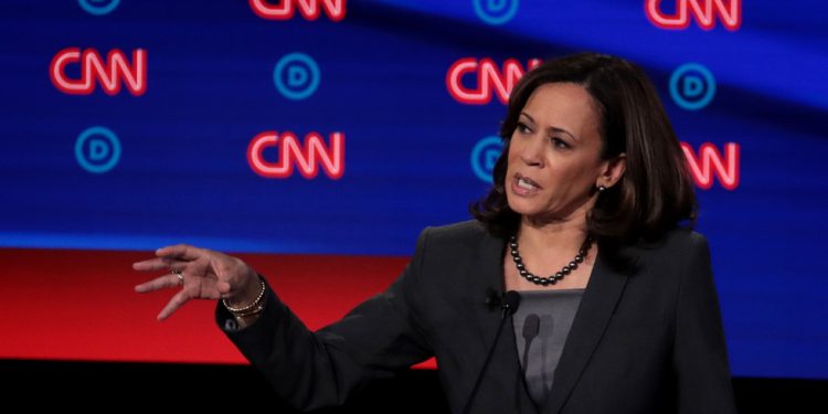 Kamala Harris prikazuje oglase s naslovima lažnih vijesti – Axios — RT World News