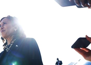 Kamala Harris prvi put razgovara s novinarima otkako je nominirana