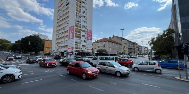 Kaos kod Kroma – DALMACIJA DANAS