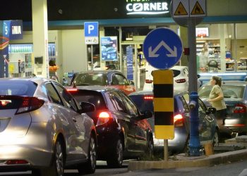 Kaos na autocesti: Pokušao zapaliti benzinsku postaju, u bijegu ugrizao policajca