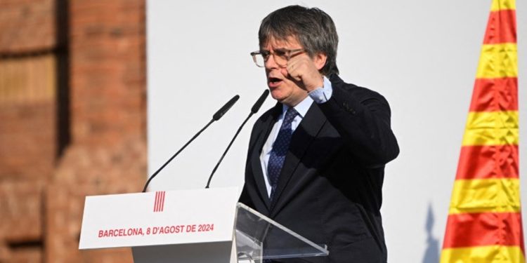 Katalonski separatist Puigdemont izbjegao je uhićenje pri kaotičnom povratku u Španjolsku