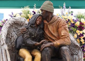 Kobe Bryant i Gigi: novi kip ispred pogona Lakersa