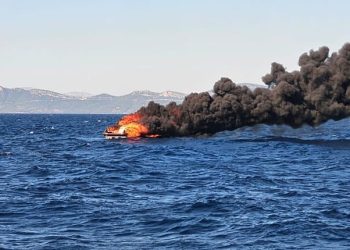 Kod Mljeta gori brod!