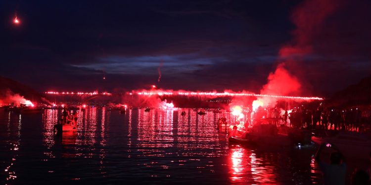 PRODUŽENI VIKEND Promet pojačan, ali bez kolona. Osim na Krčkom mostu, koji se u 21 kratko zatvara zbog bakljade | NACIONAL.HR