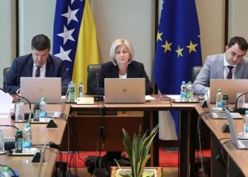 MALO POJAČALI VOZNI PARK U urede Vijeća ministara BiH stiglo pet automobila u vrijednosti 530 tisuća maraka