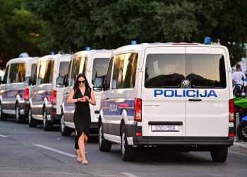 MASOVNA TUČNJAVA NA GRIPAMA Uhićeno 15 navijača s osječkog i 6 sa splitskog područja, jedna osoba završila u bolnici