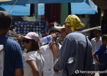 MISLILI STE DA JE VRUĆE? Temperature će još rasti u danima pred nama, no negdje se očekuju i pljuskovi