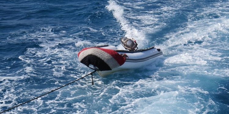 MORALI GA SPAŠAVATI Krenuo malim gumenjakom na električni pogon pod Velebitom i otpuhala ga bura!