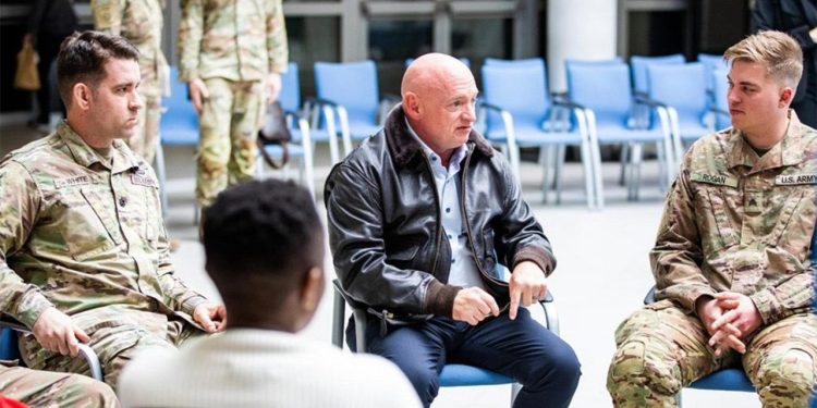 Mark Kelly objavljuje zagonetnu poruku usred nagađanja o veepstakes Kamali Harris