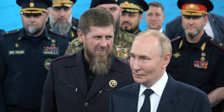 Mi smo nepobjedivi – Putin čečenskim dobrovoljcima – RT Rusija i bivši Sovjetski Savez