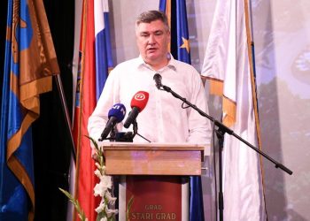 Milanović s Hvara: “Tko je kriv za tragediju u kojoj su poginula tri čovjeka, neka se utvrdi. A tko će ili neće snositi političku odgovornost, sada o tome neću govoriti”