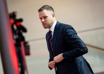 Ministar vanjskih poslova države EU optužen za ‘pripremu bijega iz zemlje’ — RT World News